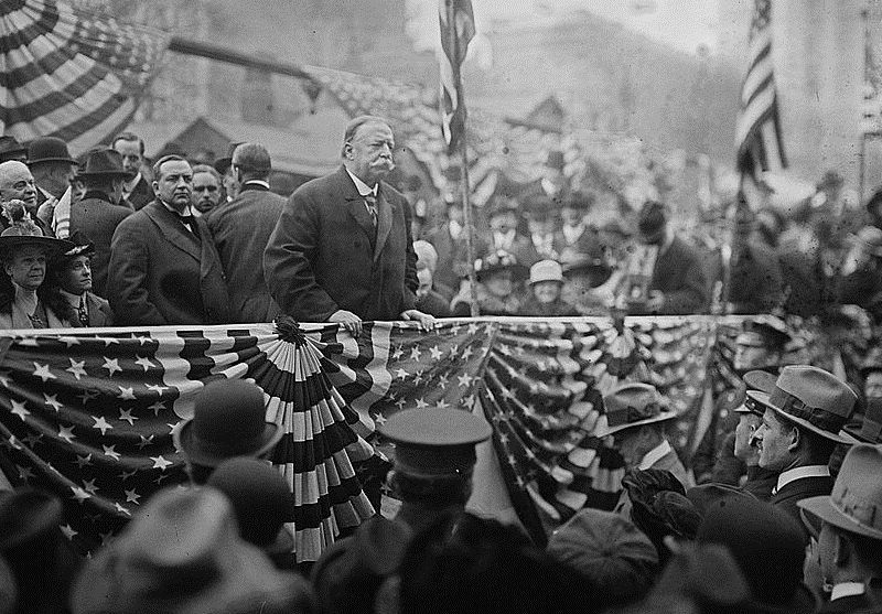 President Taft addresses a crowd.