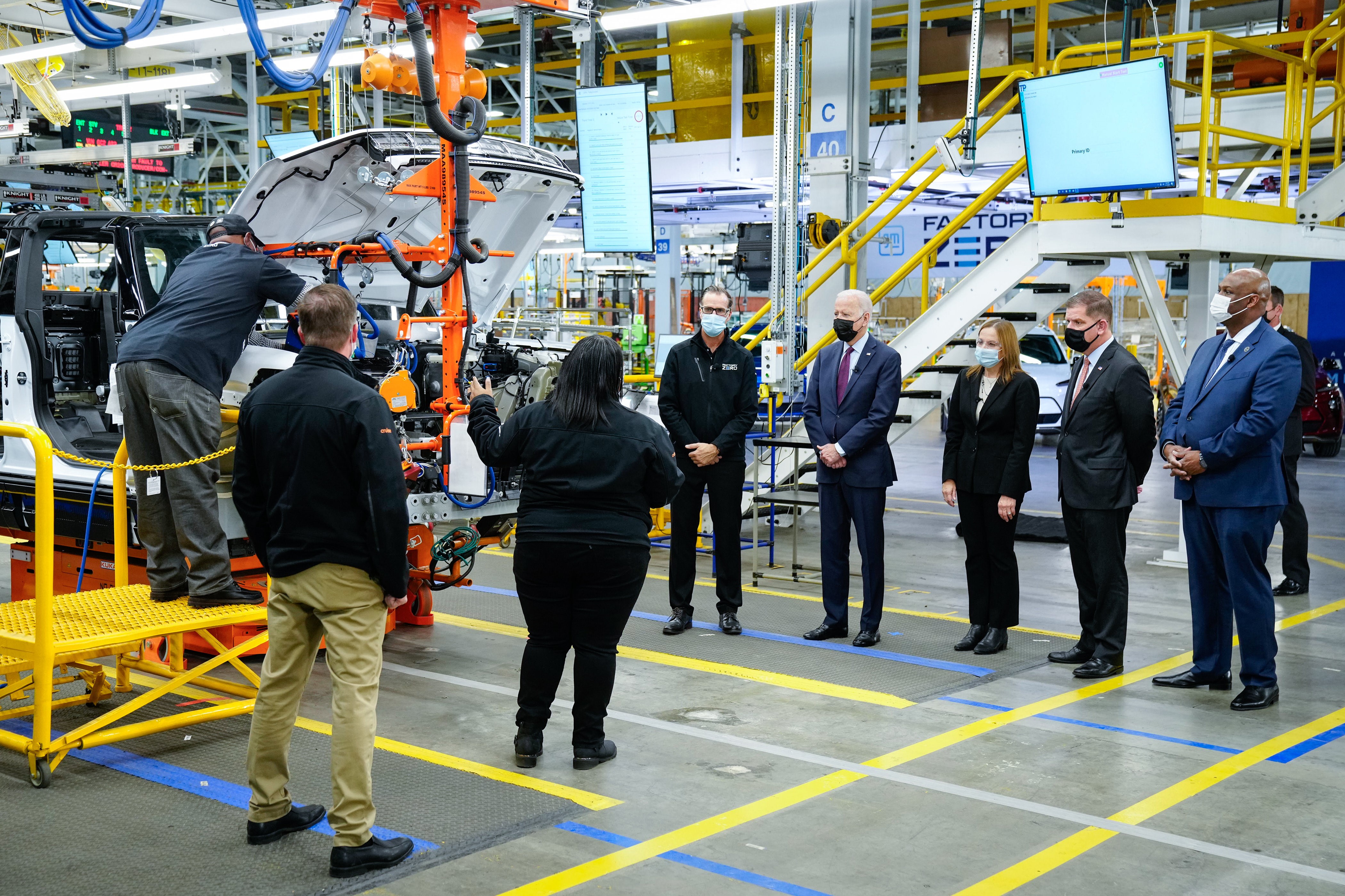 From left to right: Factory ZERO Plant Director Jim Quick, President Joe Biden, GM CEO Mary Barra, Secretary Marty Walsh and United Auto Workers President Ray Curry.