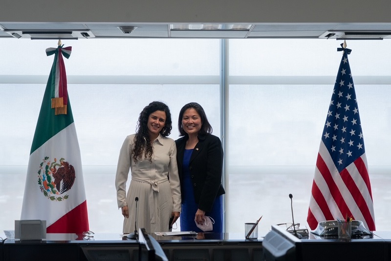 Deputy Secretary Julie Su standing with Mexico’s Secretary of Labor Luisa Maria Alcalde.