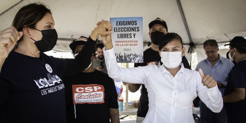 Alejandra Morales, secretary general of SINTTIA, celebrating the victory of her independent union with other workers at the plant