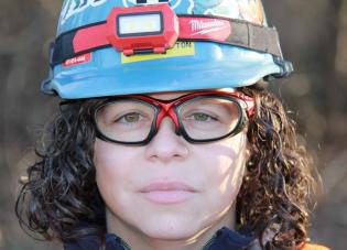 Headshot of Leslie Cotton wearing a hard hat and safety goggles.